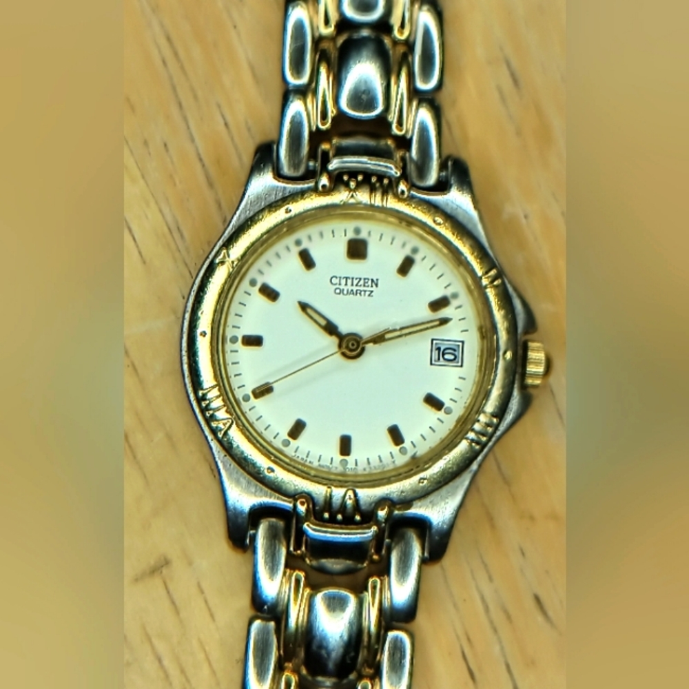 X Citizen Quartz Ladies watch. SS and Gold plated. White face, Roman numeral